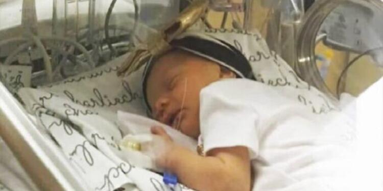 Η Νοσοκόμα βάζει μια Κάμερα στην Θερμοκοιτίδα του Μωρού. Μόλις ο Μπαμπάς βλέπει το Βίντεο ξεσπάει σε Λυγμούς!