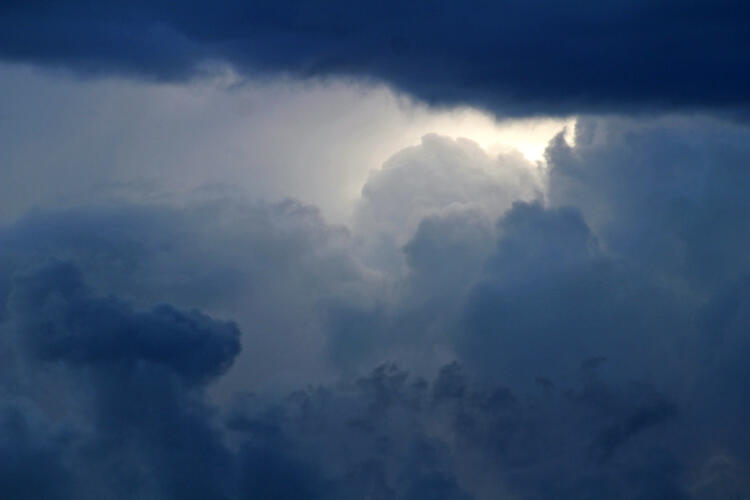 Καιρός: Ισχυρές βροχές και καταιγίδες – Πού πρέπει να προσέχετε