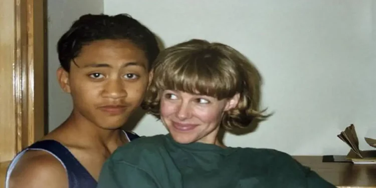 Η ΙΣΤΟΡΙΑ ΠΟΥ ΣΥΓΚΛΟΝΙΣΕ ΤΗΝ ΑΜΕΡΙΚΗ Ο 12χρονος που άφησε έγκυο την 34χρονη καθηγήτριά του μιλάει για το δύσκολο γάμο τους