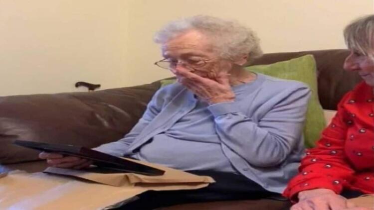 93χρονη γιαγιά ξέσπασε σε κλάματα όταν είδε φωτογραφία του νεκρού άνδρα της – Αυτό που αντίκρισε όμως…