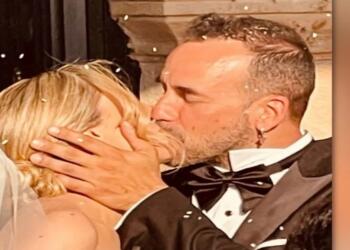 Μουζουράκης‑Κοζάρη: Το παθιασμένο φιλί και ο χορός των νεονύμφων