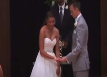 Ο γαμπρός βλέπει τη νύφη να φεύγει και μένει άναυδος – Η συνέχεια σοκάρει (Video)