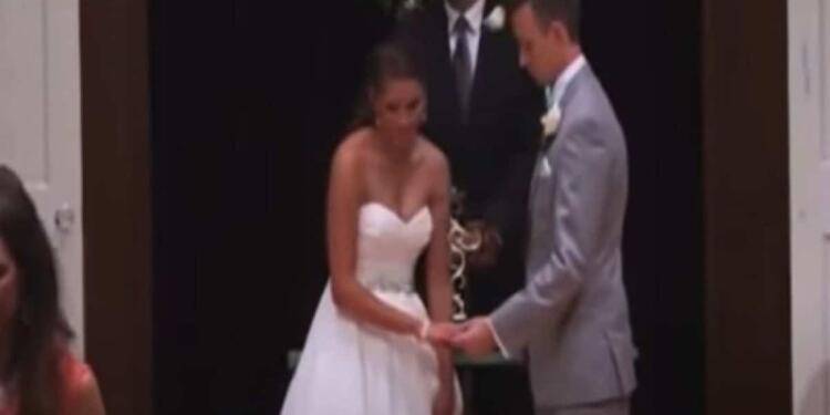 Ο γαμπρός βλέπει τη νύφη να φεύγει και μένει άναυδος – Η συνέχεια σοκάρει (Video)