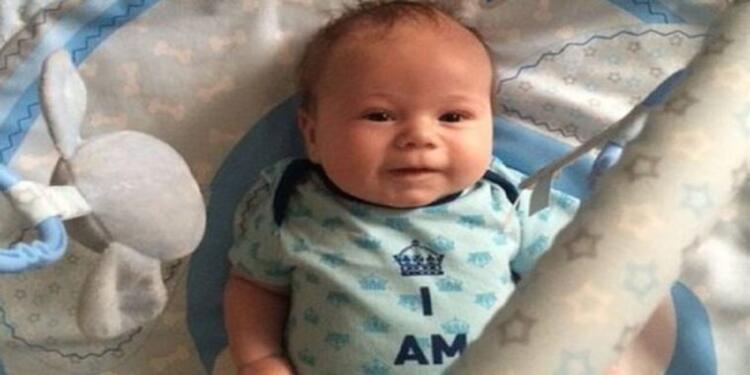 Νόμιζαν Ότι Το Μωράκι Τους Ήταν Απλά Χαριτωμένο Βγάζοντας Τη Γλώσσα Του. Τελικά δεν ήταν ΦΥΣΙΟΛΟΓΙΚΟ