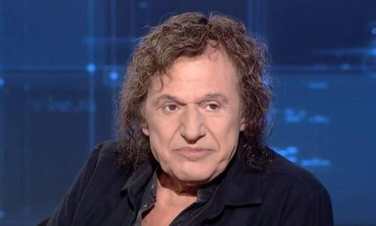 Βασίλης Παπακωνσταντίνου: «Θα είσαι για πάντα στην καρδιά μας» – Θρήνος για τον τραγουδιστή