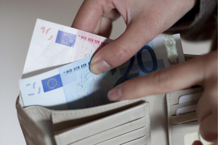 Έρχεται “Νέο επίδομα” από 150 έως 200 ευρώ σχεδόν για όλους: Πότε κάνετε αίτηση – Ανοίγει με ΑΦΜ το gov.gr