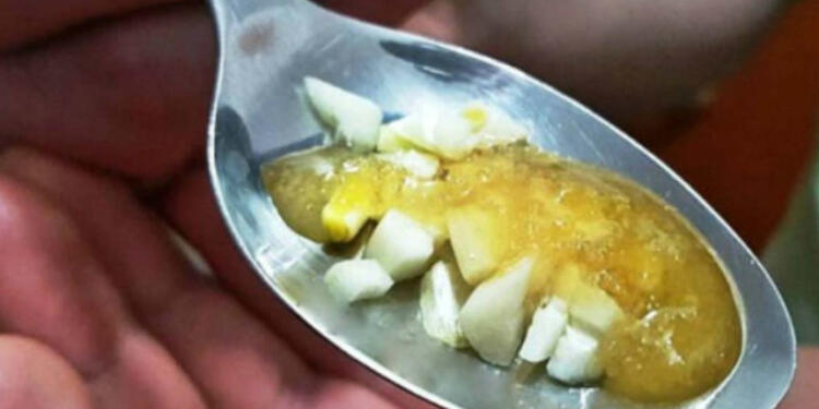 Αν καταναλώσετε μια κουταλιά με λεμόνι, σκόρδο και μέλι για 7 μέρες θα συμβεί κάτι απίστευτο στο σώμα σας