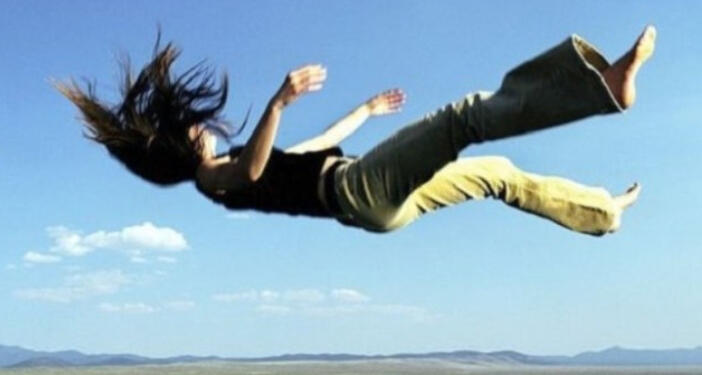 Τινάζεται το σώμα σας μόλις σας παίρνει ο ύπνος; Να τι σημαίνει…