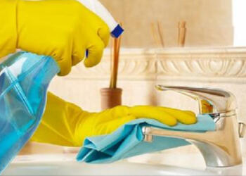 Άλατα στις βρύσες: Το φυσικό υλικό που έχουμε στο ντουλάπι μας και τα εξαφανίζει στο πι και φι