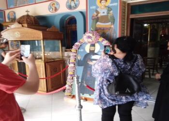 Μιλούν για θαύμα με δάκρυα στην εικόνα του Αγίου Εφραίμ