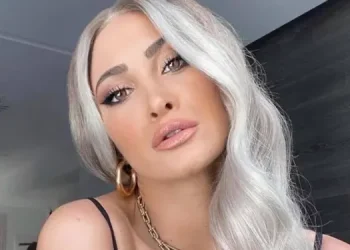 Τούνη! Ανέβασε φωτογραφίες μόνο με τα εσώροuχα-«Μη νομίζετε ότι επειδή είμαι μαμά…»