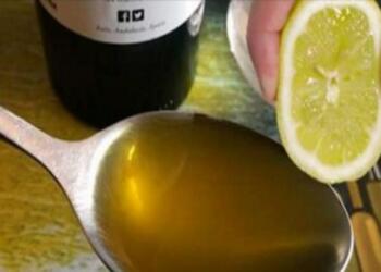 Έστυψε 1 λεμόνι σε λίγο ελαιόλαδο και δε σταμάτησε να το κάνει για όλη της τη ζωή! Μάθετε γιατί!