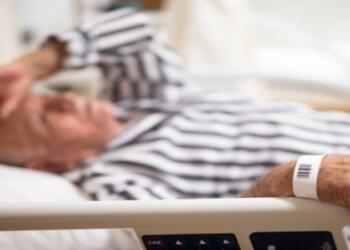 Η εγγονή αρνήθηκε να φροντίσει τον 86χρονο παππού της – Όταν “πέθανε” της έδωσε ένα μάθημα