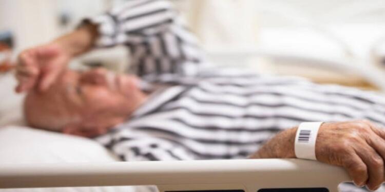 Η εγγονή αρνήθηκε να φροντίσει τον 86χρονο παππού της – Όταν “πέθανε” της έδωσε ένα μάθημα