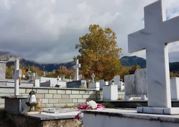 Σοκ και ανατριχίλα σε νεκροταφείο στην Πάτρα: Πήγαν στην εκταφή, αλλά η μητέρα τους…