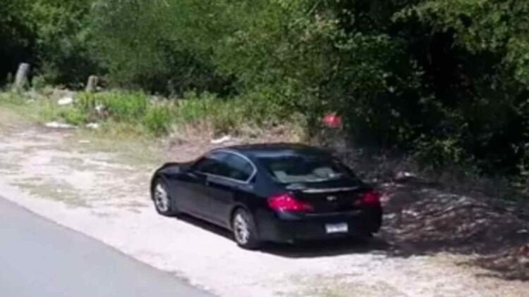 Σοκ Αυτός ο άντρας σταματάει στον δρόμο και κάνει κάτι περίεργο – Όταν αντιλαμβάνεται την κρυφή κάμερα δεν θα πιστέψετε την αντίδρασή του