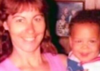 Γυναίκα Υιοθετεί Παιδί που κανείς δεν Θέλει να Βλέπει. 30 Χρόνια αργότερα, συνέβη κάτι τραγικό..