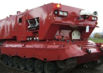 Στη Ρόδο το άρμα μάχης που μετατράπηκε σε θηριώδες πυροσβεστικό: Ρίχνει 15.000 λίτρα νερό ενώ αντέχει και σε ναρκοπέδιο