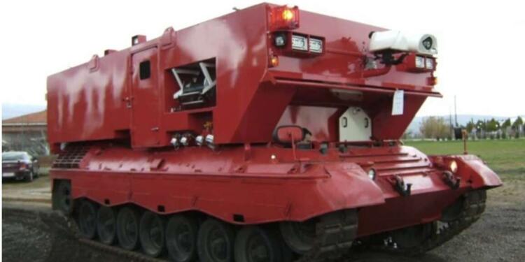 Στη Ρόδο το άρμα μάχης που μετατράπηκε σε θηριώδες πυροσβεστικό: Ρίχνει 15.000 λίτρα νερό ενώ αντέχει και σε ναρκοπέδιο