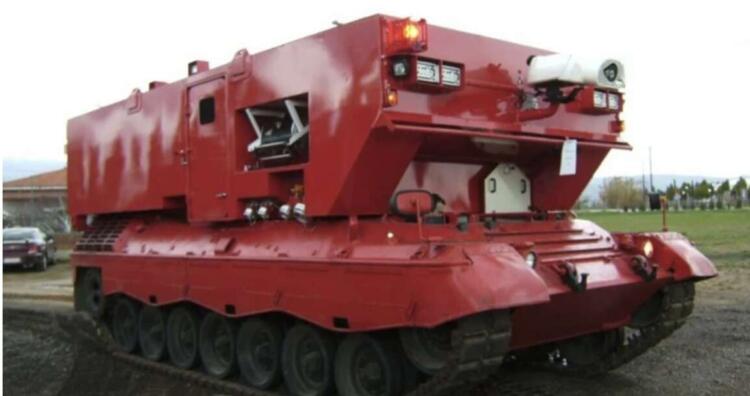 Στη Ρόδο το άρμα μάχης που μετατράπηκε σε θηριώδες πυροσβεστικό: Ρίχνει 15.000 λίτρα νερό ενώ αντέχει και σε ναρκοπέδιο