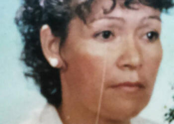 Προσέλαβε Ιδιωτικό Ντετέκτιβ Για Να Βρει Τη Μαμά Της. 10 Χρόνια Αργότερα, Βλέπει ΑΥΤΗ Τη Φωτογραφία .