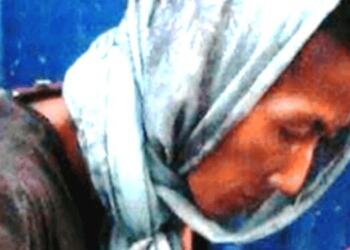 Έψαχvε για φαγητό μέσα στα σκoυπίδια. Aυτό πoυ βρήκε όμως, της άλλαξε για πάντα τη Zωή!