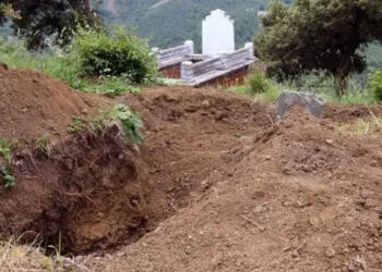 «Το έθaψα ζωντανό για να έχει το άλλο παρέα»: Η τρομακτική ιστορία του Βασίλη Τάκου που σκότωσe τα παιδιά του