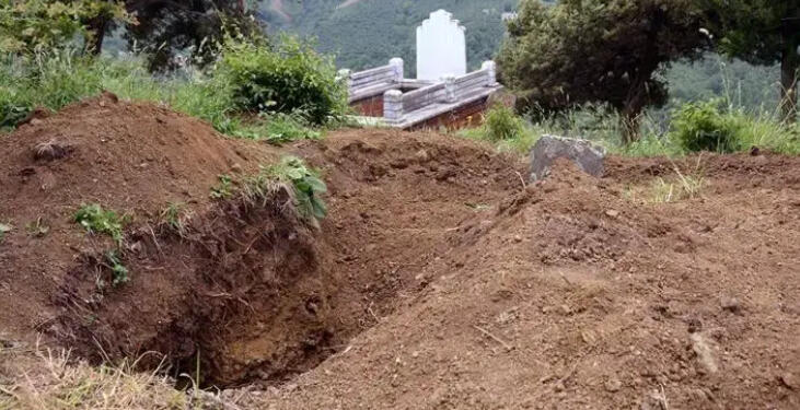 «Το έθaψα ζωντανό για να έχει το άλλο παρέα»: Η τρομακτική ιστορία του Βασίλη Τάκου που σκότωσe τα παιδιά του