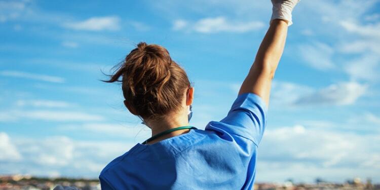 Μια γιατρός που ξεπέρασε τον Καρκίνο δίνει 5 βασικές συμβουλές