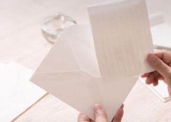 Ανακάλυψε ένα διπλωμένο χαρτί σε μια τσέπη από τα παντελόνια του οταν Μια μάνα έχασε τον γιο της