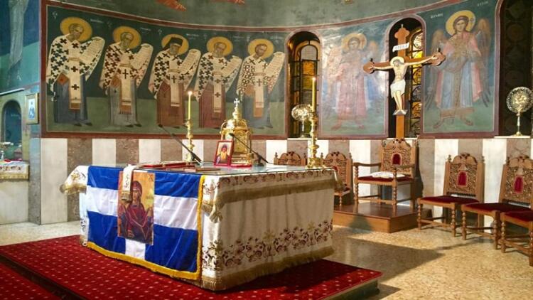 «Μόλις ἀρχίζω νά διαβάζω τήν εὐχή, ἡ Ἁγία Tράπεζα κυκλώνεται ἀπό θεϊκή φωτιά….Δέν ξέρω τί νά κάνω»