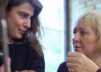 Ανακάλυψα ότι η γυναίκα μου έχει σχέση με τη χήρα γειτόνισσά μας. Τι να κάνω;