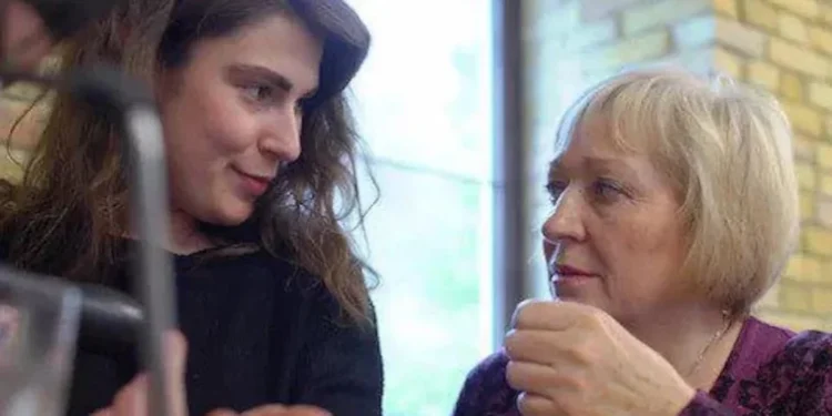 Ανακάλυψα ότι η γυναίκα μου έχει σχέση με τη χήρα γειτόνισσά μας. Τι να κάνω;