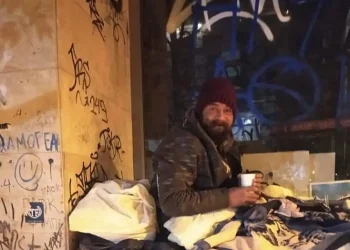 Θεσσαλονίκη: Ο Άρης άφησε την αστεγία και πέρασε στον παράδεισο αθόρυβα και ξαφνικά – Η ανάρτηση για τον θάνατο του άστεγου