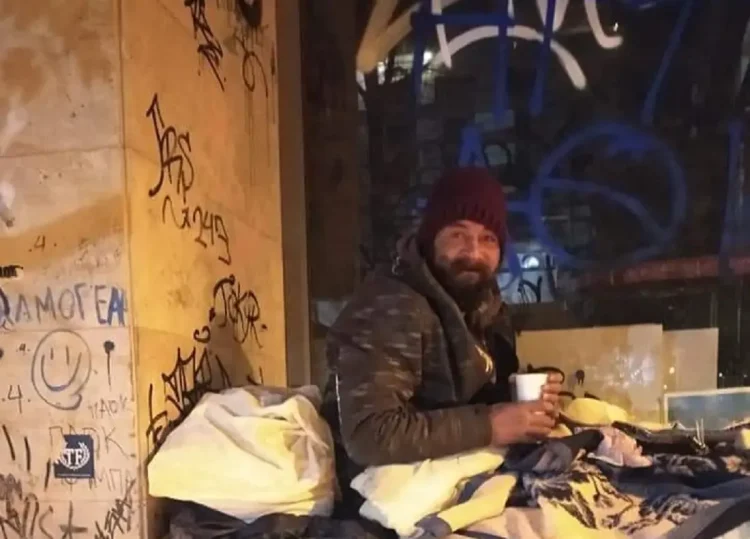 Θεσσαλονίκη: Ο Άρης άφησε την αστεγία και πέρασε στον παράδεισο αθόρυβα και ξαφνικά – Η ανάρτηση για τον θάνατο του άστεγου