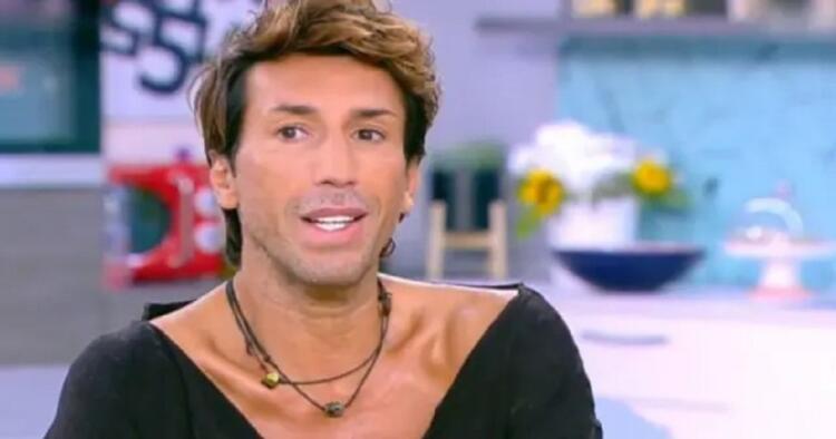 Βόμβα απο Κωνσταντίνο Εμμανουήλ: Ήμουν σε σχέση 10 χρόνια με γνωστό τραγουδιστή!