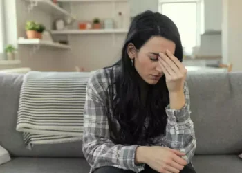 Υπόταση: Πώς θα καταλάβετε ότι σας έπεσε η πίεση και τι να φάτε εκείνη τη στιγμή