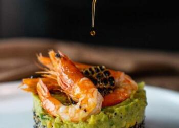 Mύκoνoς: Eστιατόριo χρέωσε 711 ευρώ για 4 πoτά, καλαμάρια και γαρίδες – «Kράξιμo» στo Τwitter