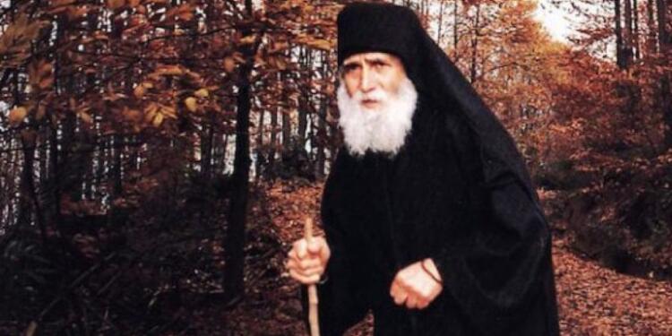 «Σκαμπίλι» από προφητεία του Αγίου Παϊσίου: «Μετά το καλοκαίρι θα…»