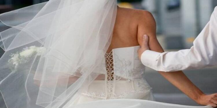 Σοκαριστικό θέαμα…Τσάκωσε τον γαμπρό να θηλάζει τη μητέρα του