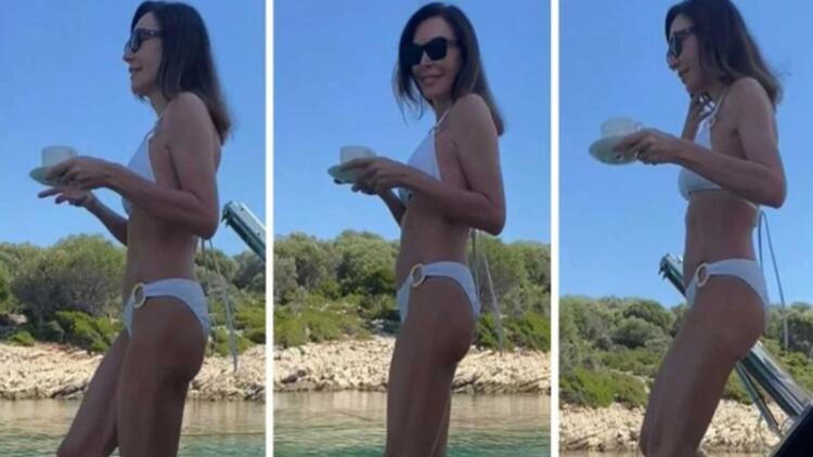 Τατιάνα Στεφανίδου: Πρωινός καφές πάνω στο σκάφος φορώντας το μαγιό της