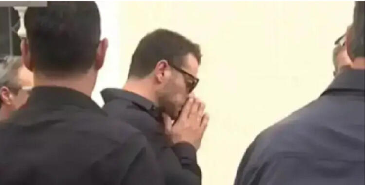 Σε κατάσταση Σoκ ο Γιώργος Αγγελόπουλος: Πέταξε το βιβλίο συλλυπητηρίων – “Η μητέρα μου δεν έχει πεθάνει”