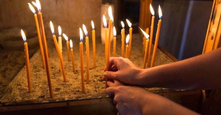 Πούλαγα κεριά έξω από την εκκλησία για να ζήσω τα παιδιά μου. Σήμερα έχω πασίγνωστη επιχείρηση – Η ιστορία της Νεκταρίας