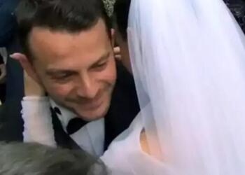 Σήμερα γάμος γίνεται – Γιώργος Αγγελόπουλος: Συγκινημένος όταν αντίκρισε τη Δήμητρα Βαμβακούση στην εκκλησία (φωτο, video)