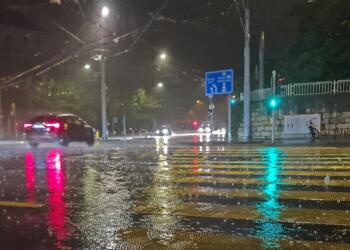 rain shower, thunderstorm, traffic