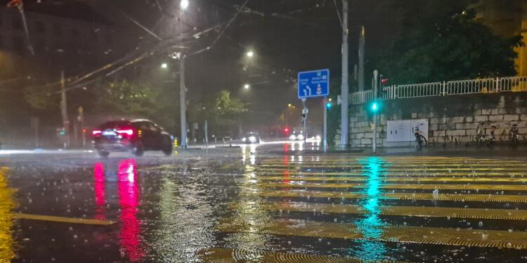 rain shower, thunderstorm, traffic