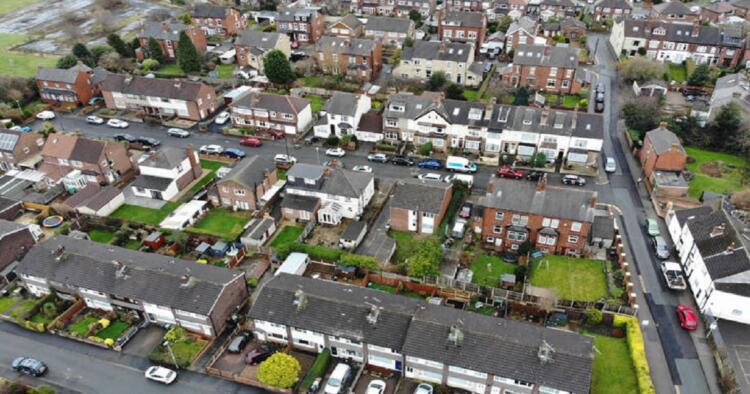 ΚΛΑΙΝΕ οι ιδιοκτήτες ..Αγόρασαν νεόχτιστα σπίτια για 140.000 και τώρα αξίζουν… 0 ευρώ