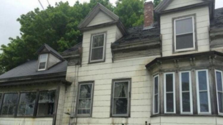 Είχε να μπει στο σπίτι της γιαγιάς του από τότε που πέθανε – Όταν μπήκε όμως, ανακάλυψε κάτι ανατριχιαστικό!