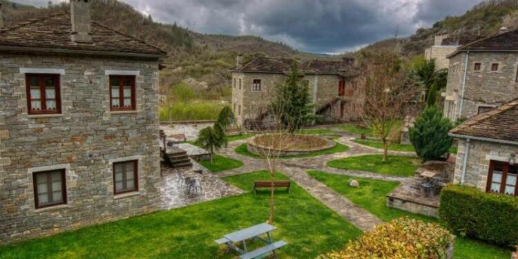 Κήποι: Το «μαγικό» πέτρινο χωριό στο Ζαγόρι με την ονειρική θέα