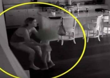 Κρυφή κάμερα στο σπίτι αποκάλυψε την εφιαλτική αλήθεια – Νταντά άκουσε θόρυβο στην κουζίνα και βίωσε…